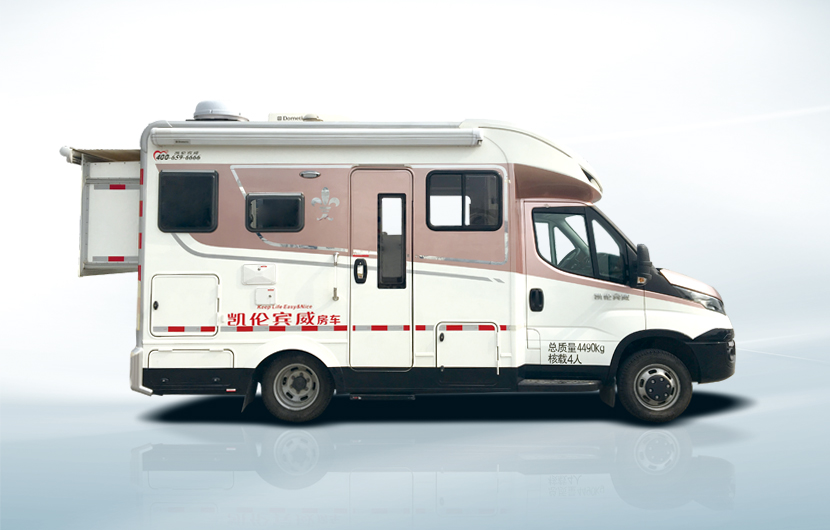 進(jìn)口依維柯小頂房車 三床六座可拓展空間與太陽(yáng)能發(fā)電的完美融合